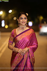 Mrunal Thakur at Dacoit Movie Pre Release Event, HD Gallery 