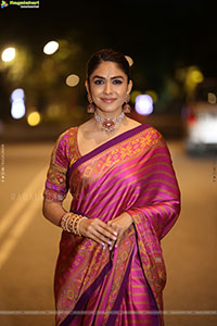 Mrunal Thakur at Dacoit Movie Pre Release Event, HD Gallery 