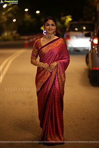 Mrunal Thakur at Dacoit Movie Pre Release Event, HD Gallery 