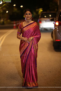 Mrunal Thakur at Dacoit Movie Pre Release Event, HD Gallery 