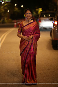 Mrunal Thakur at Dacoit Movie Pre Release Event, HD Gallery 