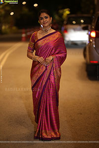 Mrunal Thakur at Dacoit Movie Pre Release Event, HD Gallery 