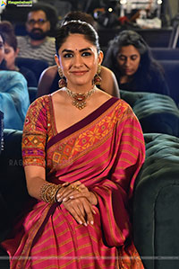 Mrunal Thakur at Dacoit Movie Pre Release Event, HD Gallery 