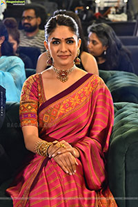 Mrunal Thakur at Dacoit Movie Pre Release Event, HD Gallery 