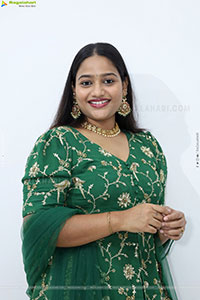 Pravali Perala stills in Green Dress, HD Gallery