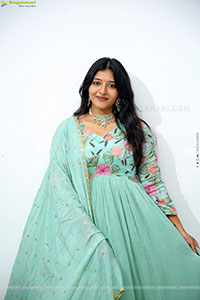 Ramya Priya Latest Stills, HD Photo Gallery