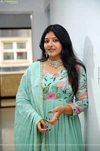 Ramya Priya Latest Stills, HD Photo Gallery