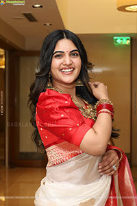 Sravanthi Chokarapu at B2B Jewellery Poster Launch