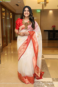 Sravanthi Chokarapu at B2B Jewellery Poster Launch