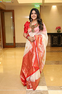 Sravanthi Chokarapu at B2B Jewellery Poster Launch