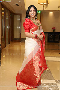 Sravanthi Chokarapu at B2B Jewellery Poster Launch