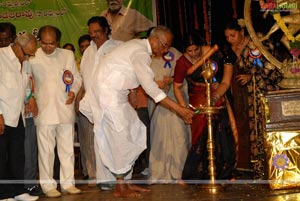 Balachander Awarded 'Pride of Indian Cinema' by Yuvakalavahini