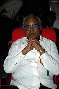 Balachander Awarded 'Pride of Indian Cinema' by Yuvakalavahini