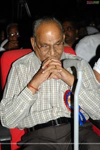 Balachander Awarded 'Pride of Indian Cinema' by Yuvakalavahini