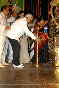 Balachander Awarded 'Pride of Indian Cinema' by Yuvakalavahini