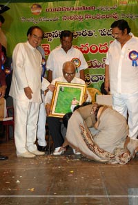 Balachander Awarded 'Pride of Indian Cinema' by Yuvakalavahini