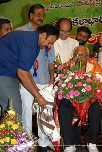 Balachander Awarded 'Pride of Indian Cinema' by Yuvakalavahini