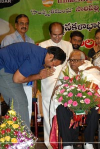 Balachander Awarded 'Pride of Indian Cinema' by Yuvakalavahini