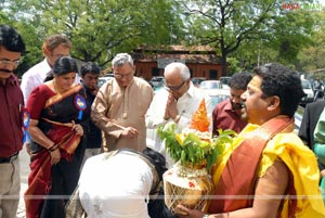 Balachander Awarded 'Pride of Indian Cinema' by Yuvakalavahini