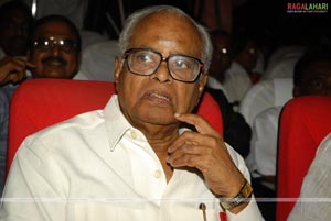 Balachander Awarded 'Pride of Indian Cinema' by Yuvakalavahini