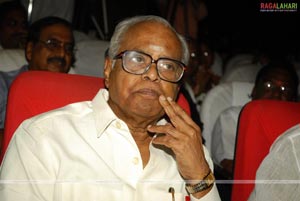 Balachander Awarded 'Pride of Indian Cinema' by Yuvakalavahini