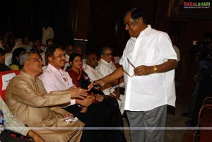 Balachander Awarded 'Pride of Indian Cinema' by Yuvakalavahini