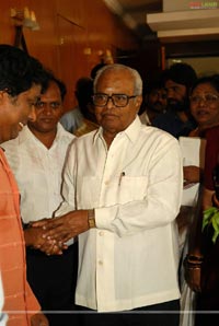 Balachander Awarded 'Pride of Indian Cinema' by Yuvakalavahini