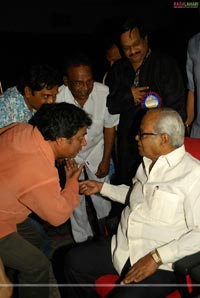 Balachander Awarded 'Pride of Indian Cinema' by Yuvakalavahini