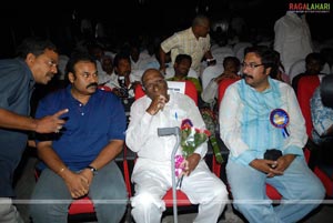 Balachander Awarded 'Pride of Indian Cinema' by Yuvakalavahini