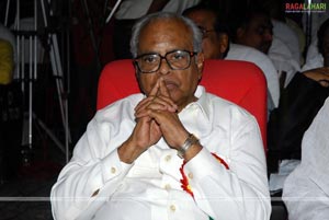 Balachander Awarded 'Pride of Indian Cinema' by Yuvakalavahini