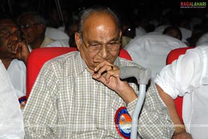 Balachander Awarded 'Pride of Indian Cinema' by Yuvakalavahini