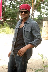 Manoj at Nenu Meeku Telusa Press Meet