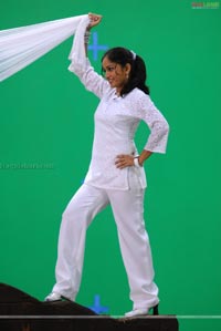 Madhavi Latha Photo Gallery from Nachchavule