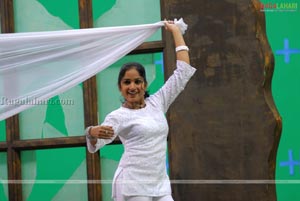 Madhavi Latha Photo Gallery from Nachchavule