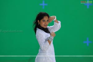 Madhavi Latha Photo Gallery from Nachchavule