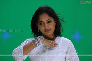 Madhavi Latha Photo Gallery from Nachchavule