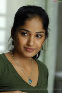 Madhavi Latha Photo Gallery From Nachchavule