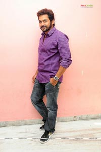 Karthi at Awaara Audio Success Meet