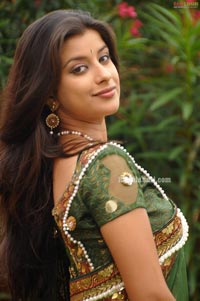 Madhurima Photo Gallery from Mounaragam