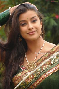 Madhurima Photo Gallery from Mounaragam