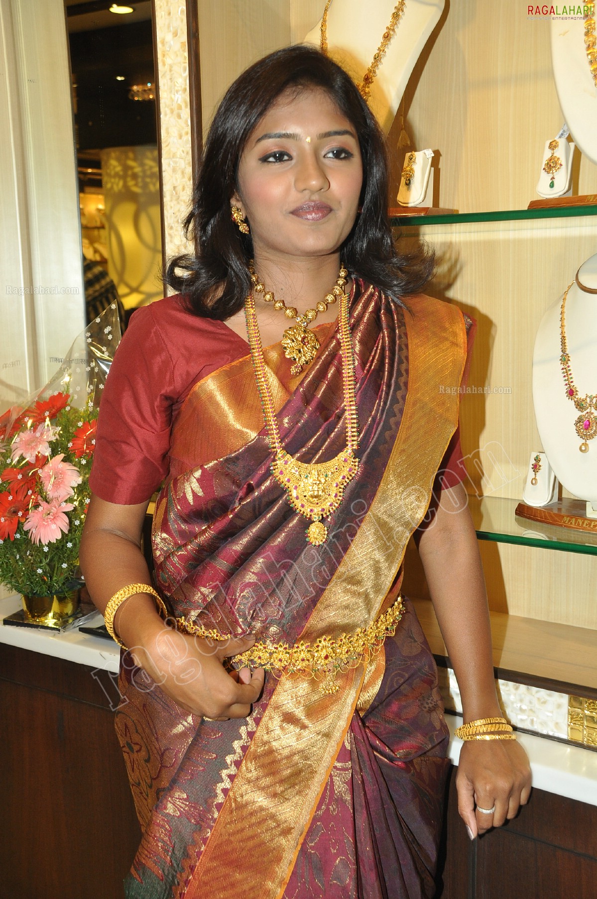 Eesha Rebba in Silk Saree and Jewellery, HD Gallery