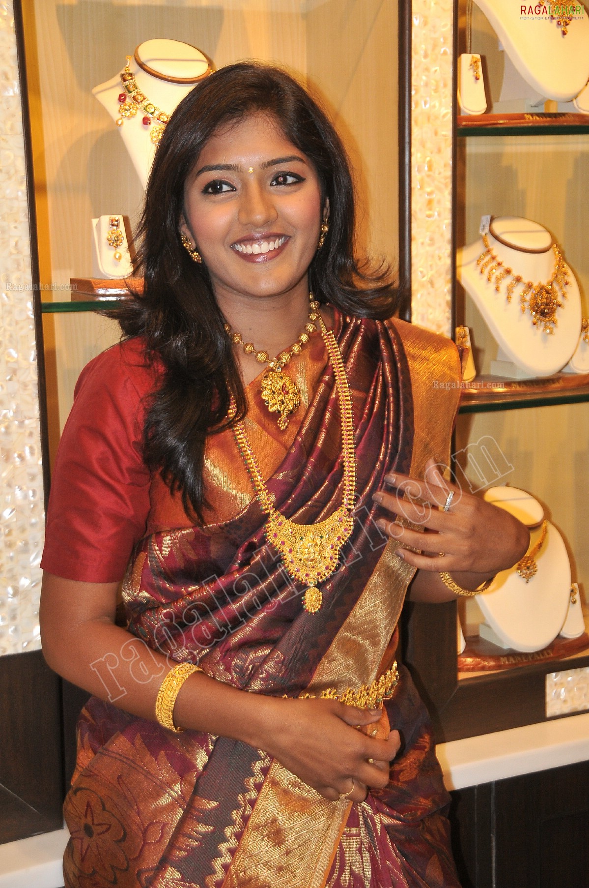 Eesha Rebba in Silk Saree and Jewellery, HD Gallery