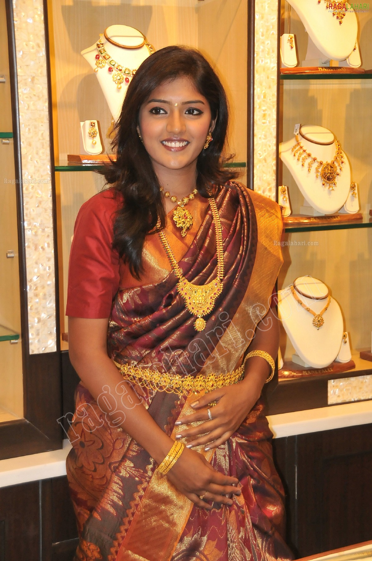 Eesha Rebba in Silk Saree and Jewellery, HD Gallery