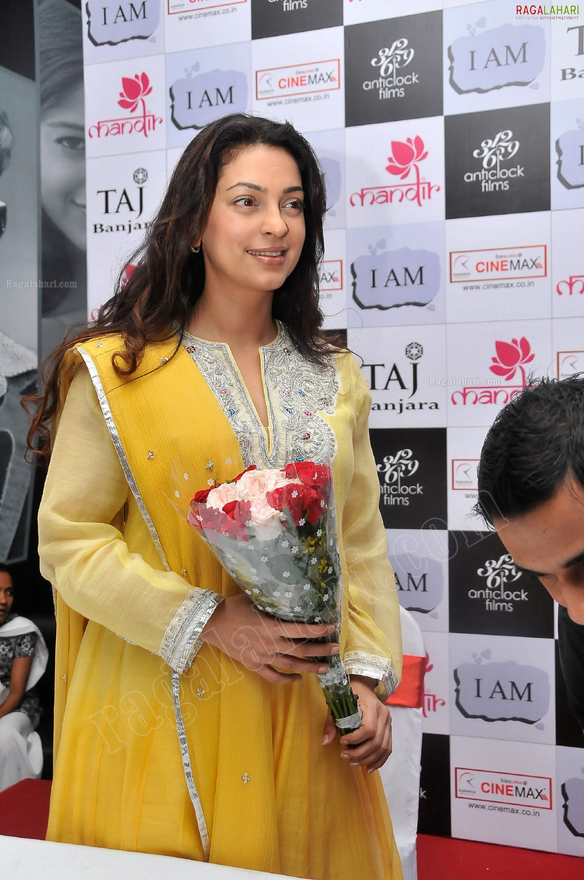 Juhi Chawla (Hi-Res)