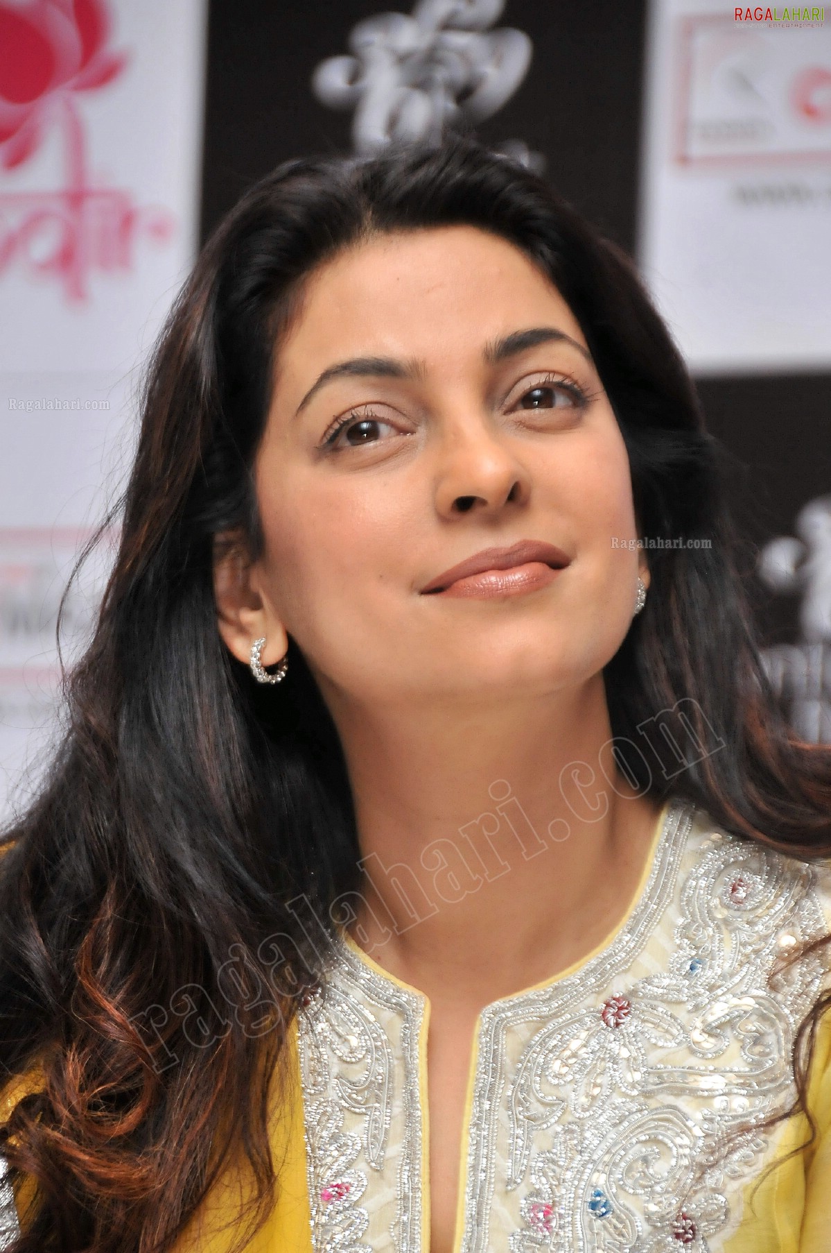 Juhi Chawla (Hi-Res)