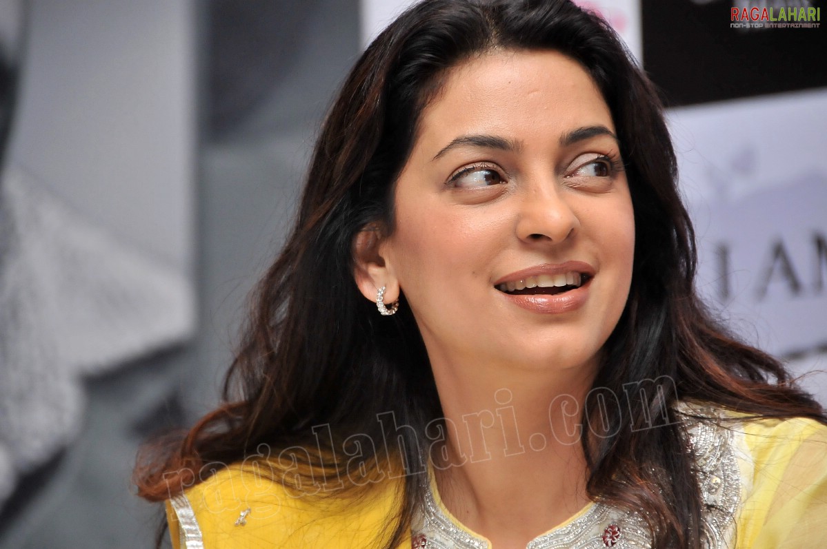 Juhi Chawla (Hi-Res)