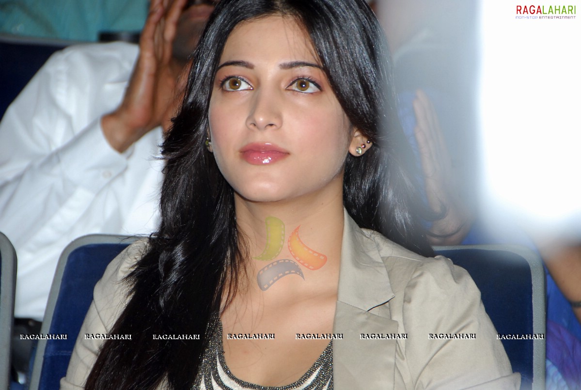 Shruthi Haasan (Hi-Res)