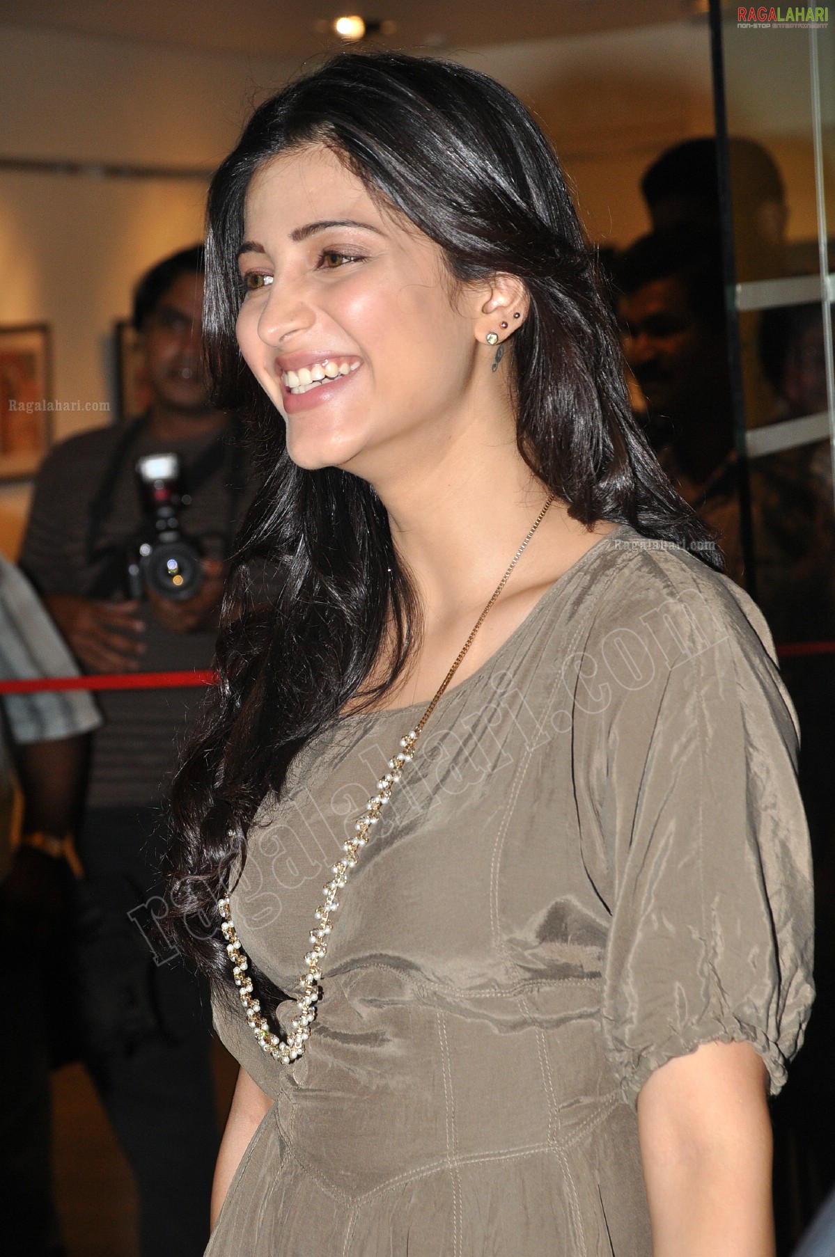 Shruthi Haasan (Hi-Res)