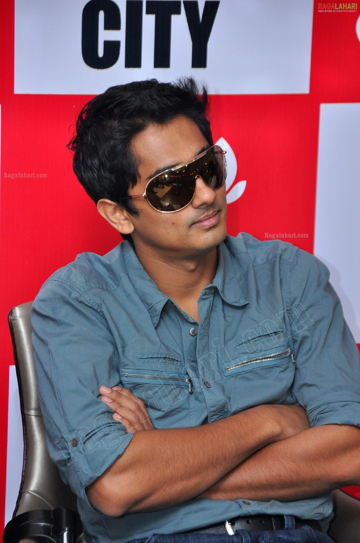 Siddharth Narayan (Hi-Res)