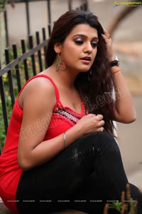 Gola Seenu Heroine Tashu Kaushik